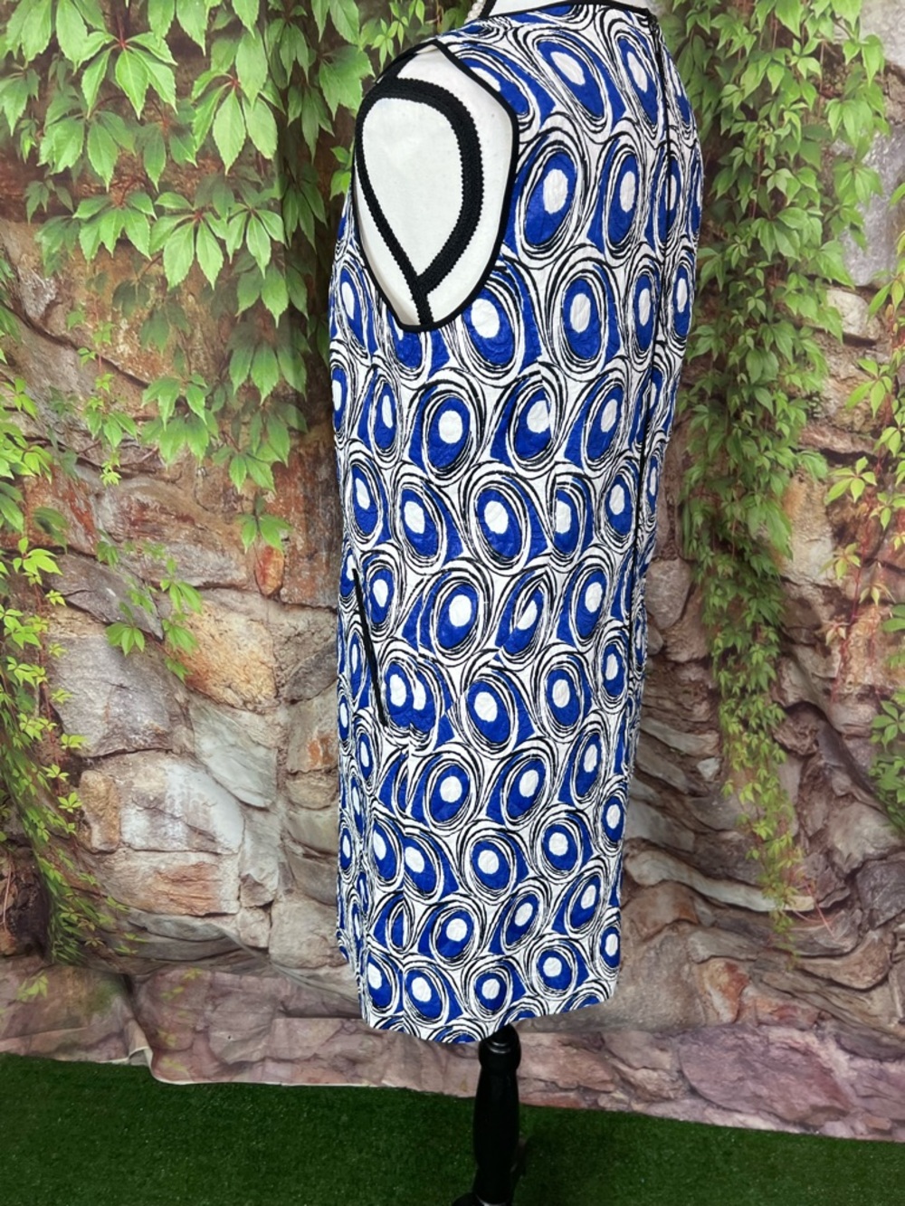 MISS WU Geometric Print Textured Tailored Luxury Sleeveless Shift Dress, 2 - Picture 5 of 9